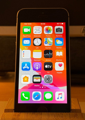 Apple iPhone SE A1723 (CDMA | GSM) - 16GB - Space Grau