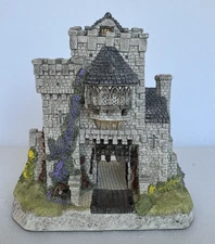 David Winter Cottages Bishopsgate Castle 7 1/2" High 7" Wide at Base