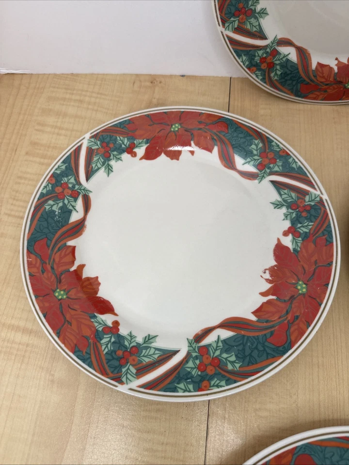 Juego de 4 platos de cena de Navidad Gibson Poinsettia de 10,5" vacaciones Foto 3 de 4