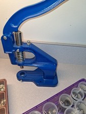 SNAPSTOOLS HAND PRESS WITH 19 DIES, ASSORTED GROMMETS, PUNCHES