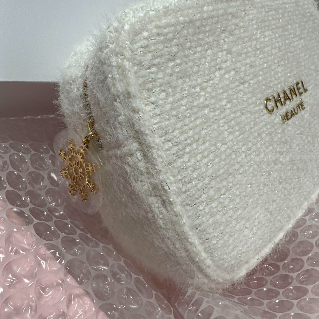 CHANEL BEAUTE Pouch Holiday 2024 limited White 18x12x5cm