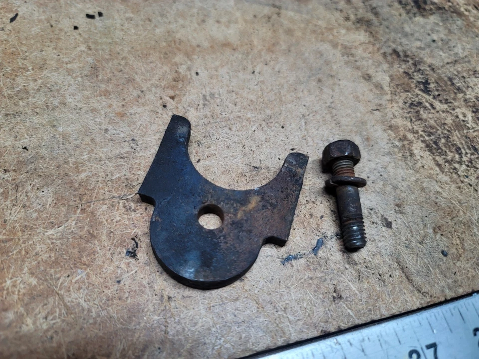 64-67 Cadillac 429 Deville Calais Eldorado Distribuidor Sujeción Pestaña Abrazadera Perno Foto 4 de 4