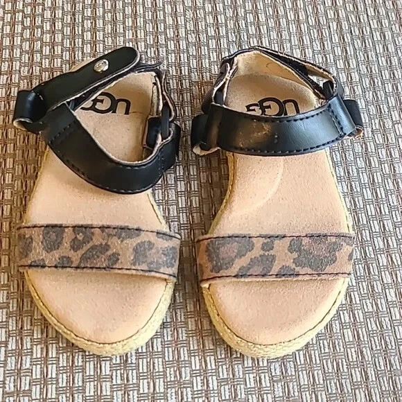 Sandali piatti leopardati UGG per ragazze nero marrone chiaro K Rynell taglia 6