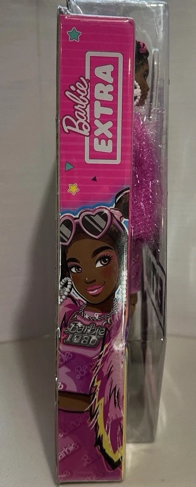 芭比额外娃娃 #14 带宠物,“芭比”印花连衣裙未拆封 — 第 4/4 张图片