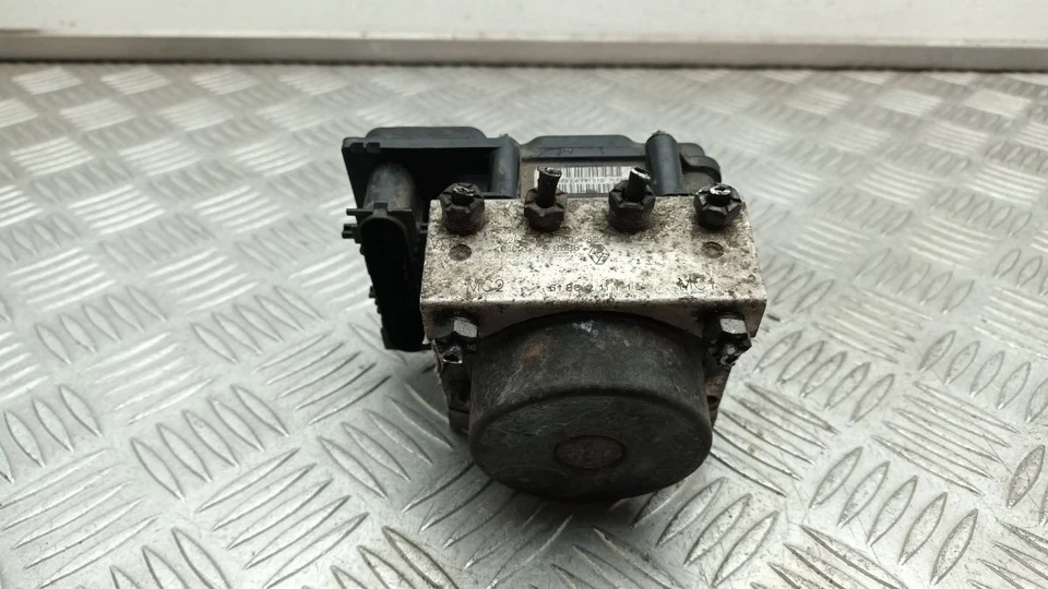 БЛОК УПРАВЛЕНИЯ МОДУЛЯТОРОМ НАСОСА ABS RENAULT KANGOO ML20 PLUS DCI 70 8201240013 - Изображение 2 из 4