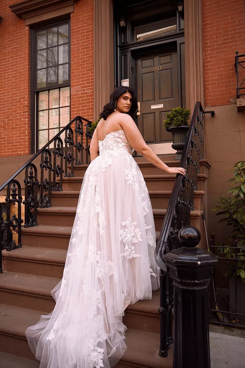 Blush/Pink Off The Shoulder Plus Size Wedding Dress Lace Appliques Bridal  Gown