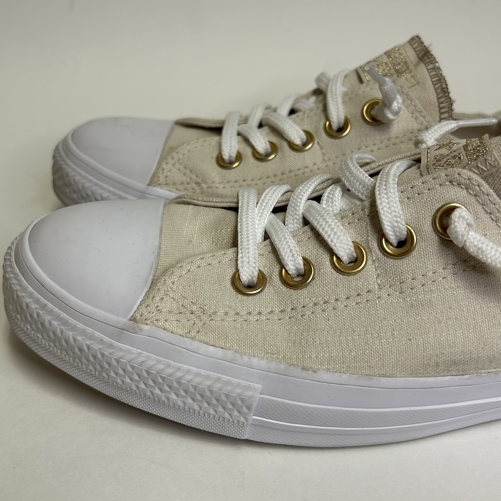 Converse Shoreline Chuck Taylor Beige Tan Gold Eyelets Women’s Size 11 thumbnail 5