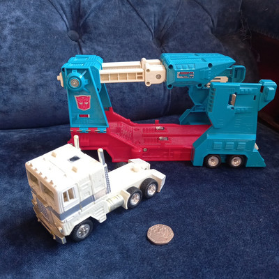 VINTAGE TRANSFORMERS G1 WHITE OPTIMUS ULTRA MAGNUS TRUCK & TRAILER