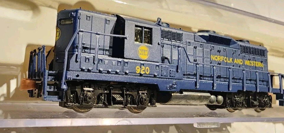 Life-Like N Scale GP18 Diesel Engine Norfolk & Western #920 - Image 2 of 4