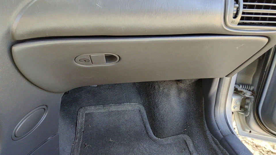 98-01 Oldsmobile Intrigue Glove Box Assembly Complete Door With Latch Gray 14b - Image 4 of 4
