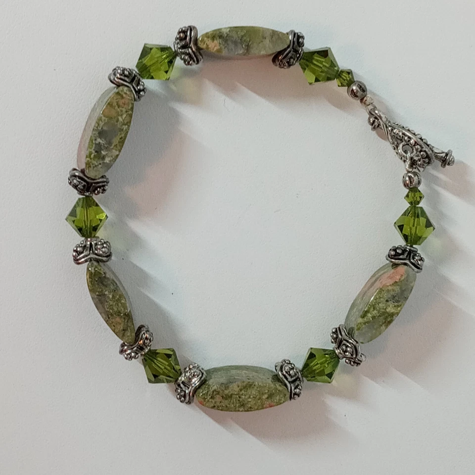 Pulsera Unakita Y Cristal Verde Cuentas Tono Plata Corazón Cierre Palanca 7" Foto 4 de 4