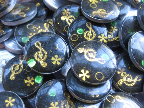 29mm BARGAIN Resin Black Treble Clef Gold Vintage Sewing Buttons BULK 100pcs - Picture 6 of 6