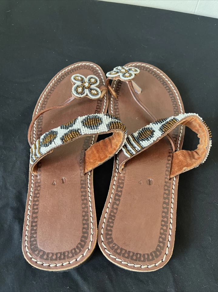 Sandalias africanas hechas a mano de cuero marrón con cuentas leopardo para mujer talla 41 (10,5) Foto 2 de 4