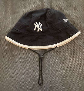 NEW YORK YANKEES NEW ERA NAVY BUCKET HAT L LARGE LIGHTLY USED NICE!