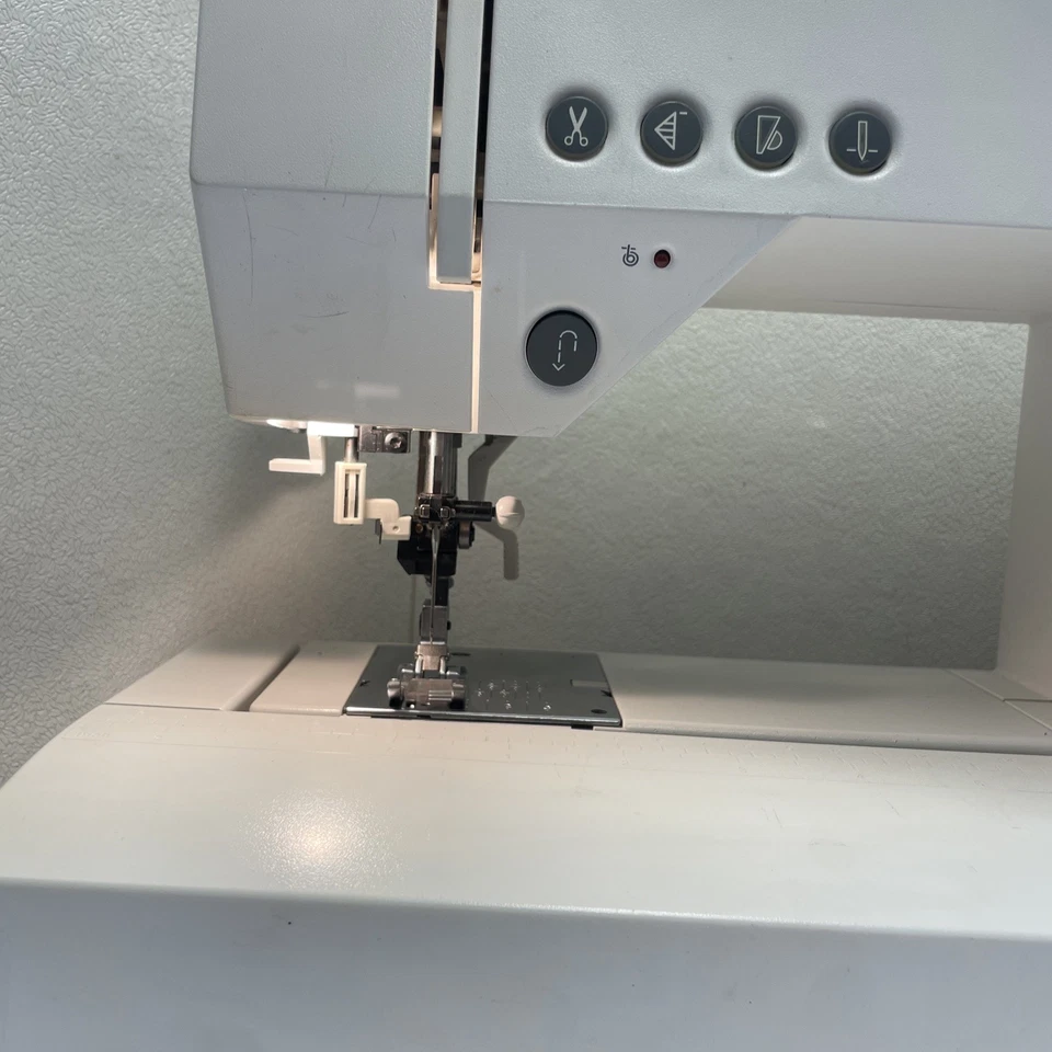 PFAFF Creative 2140 Sewing Embroidery Machine With Pedal & Case Germany - Tested - Image 3 of 4