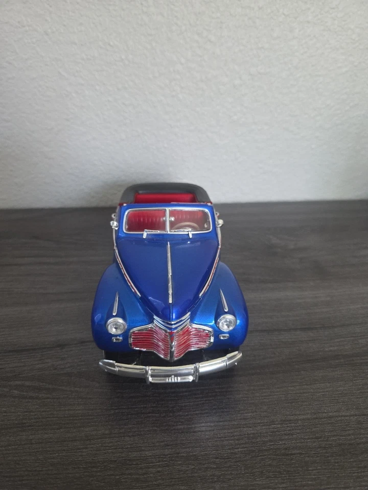 Welly 1:18 1941 Chevy Special Deluxe Convertible Metallic Blue Diecast - Image 3 of 4