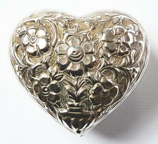 Herzdose Deckeldose Dose Herzform Herz Blumendekor Blumen versilbert 10 x 9 cm