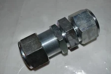 ^^ SWAGELOK STEEL PIPE CONNECTION 1 3/4" DIAMETER (RX89)