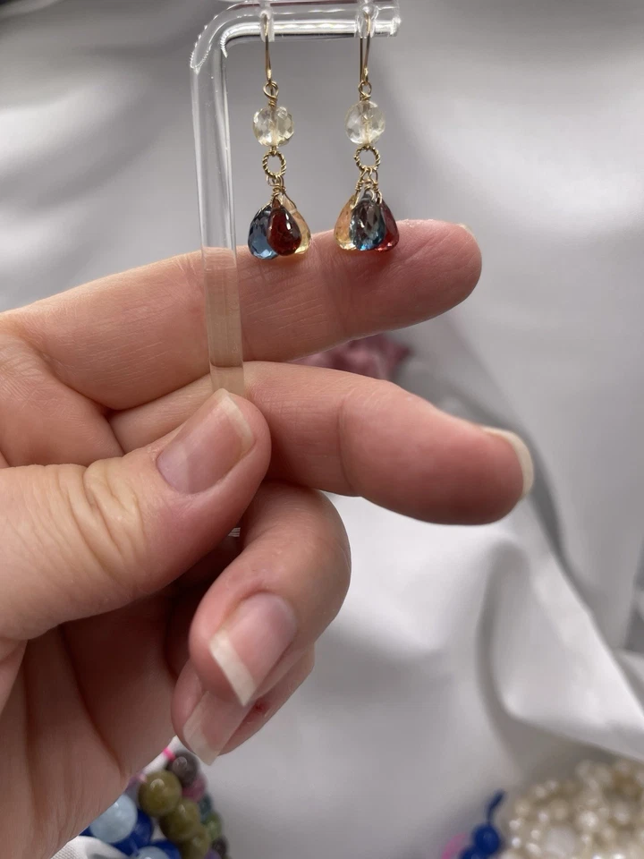 Pendientes colgantes de oro de 14K con múltiples piedras preciosas Briolette Londres azul citrino granate Foto 4 de 4