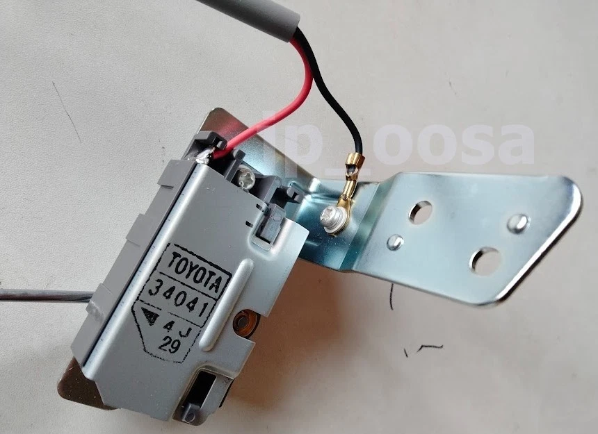 Unidad de envío de combustible genuina Toyota OEM 83320-34041 Sequoia 2001-2005 Foto 3 de 4