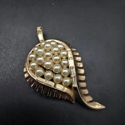 Faux Pearl Rhinestone Leaf Brooch Gold Tone Vintage Costume Jewelry