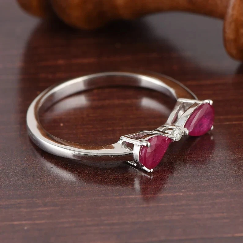 Gorgeous Bow Design With Simulated Pear Ruby & White Sapphire Women's Party Ring - Image 2 of 4