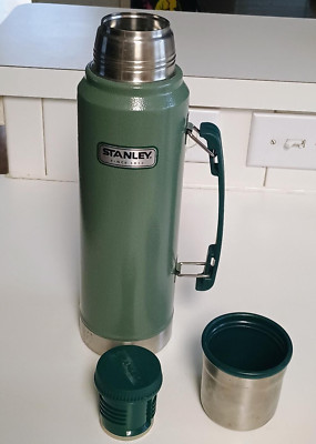 STANLEY Classic Vacuum Insulated THERMOS Bottle Large Green 1.1QT/1L