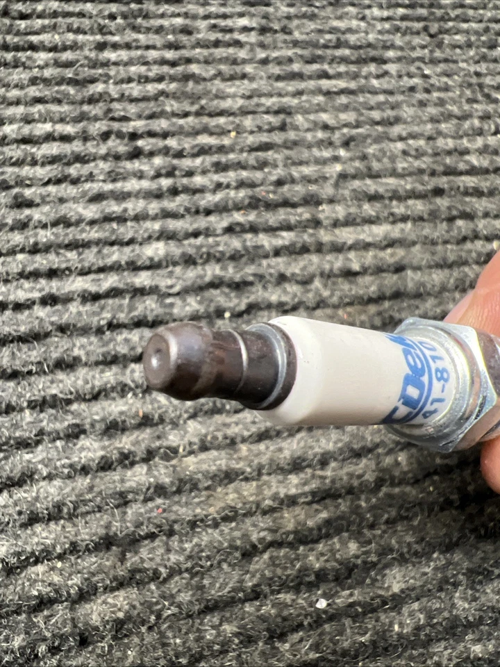 Bujía ACDelco Platinum para Ford Mercury Cadillac Lincoln 1983-16 41-810 Foto 2 de 4