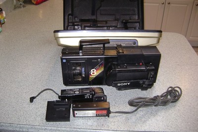 Vintage Sony CCD-V8AF 8mm Video 8 Video Camera Recorder Bundle with carryin case