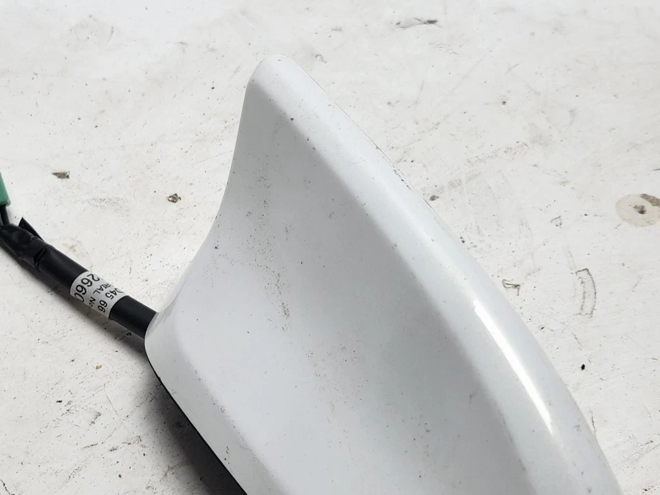 ANTENA DE ALETA DE TIBURÓN AÉREA DE TECHO MAZDA CX5 EN BLANCO KD4566930 MK1 2013-2017 Foto 3 de 4