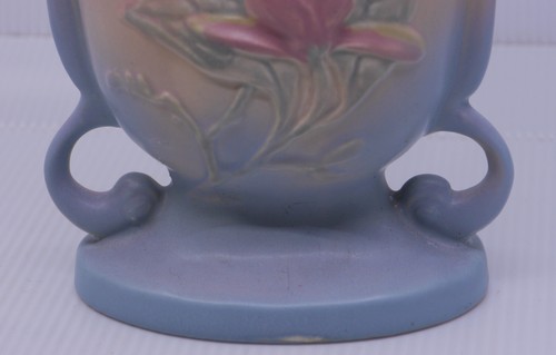 VINTAGE HALL ART POTTERY VASE, MAGNOLIA MATTE LINE, HANDLED, NO. 1, 8.5 IN. - Picture 7 of 8