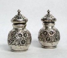 VINTAGE REED & BARTON STERLING SILVER FLORAL REPOUSSE' PERSONAL S & P SHAKERS