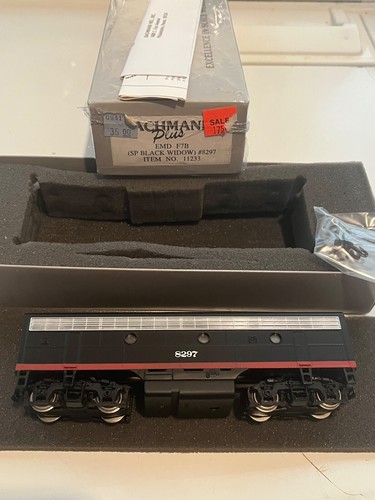 Bachmann #11233 HO Locomotive #8297 Southern Pacific Black Widow EMD F7B Diesel