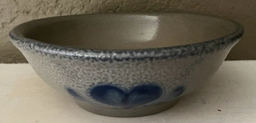 Rowe Pottery Works (WI) 1999 7-inch Salt Glaze Bowl w/Cobalt Heart Decoration