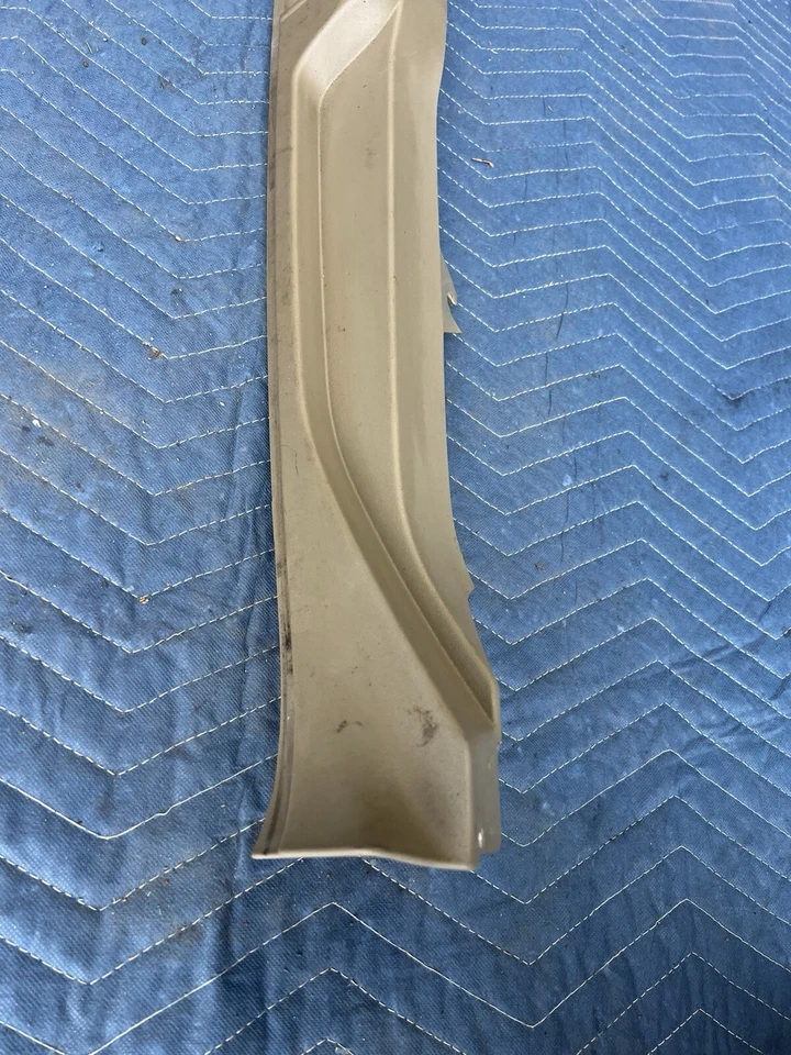 Volvo XC70 2008-2015 vagón maletero trasero entrada panel rasguño moldura bronceada OEM #4222E Foto 3 de 4