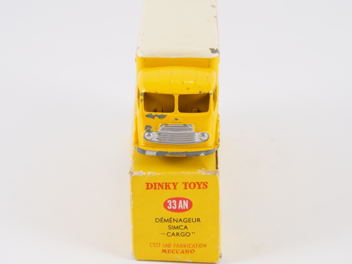 DINKY TOYS - 2 Déménageurs Simca cargo. - Lot 299