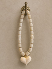 Resin Beaded Chunky Boho Chunky Heart Necklace For Women Ivory And Gold NWT