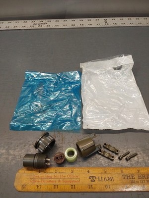 NOS Amphenol 10-584188-173 Sealed Circular Connector Plug 2 Pin Female, Solder