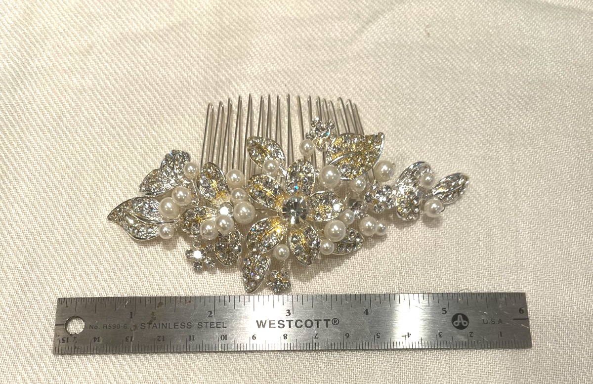 Bel Aire Bridal Rhinestone Comb NWT Bridal rhinestone crystal pearl comb Like new | Mercari main image 3