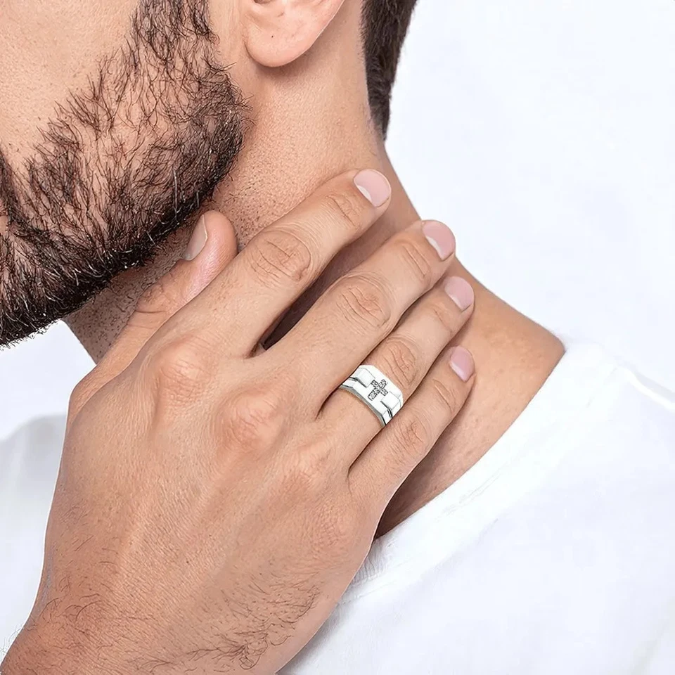 Anillo de sello grabado personalizado con cruz de diamantes de plata de ley 925 Foto 3 de 4