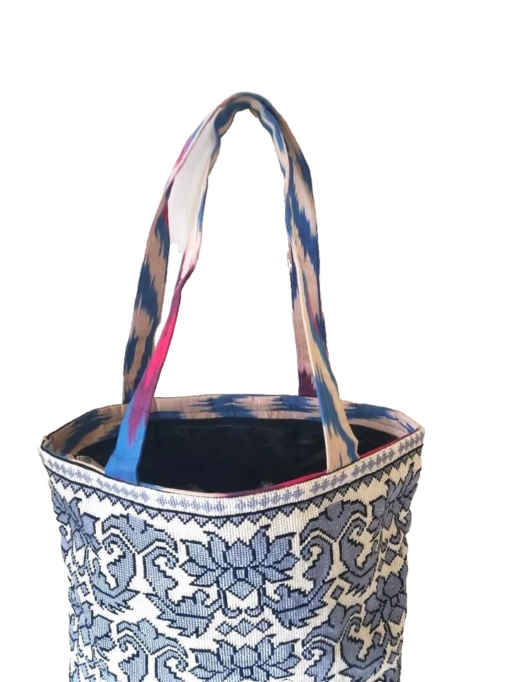 BOLSO DE MANO DE SEDA UZBEKO BORDADO A MANO COSIDO EN CRUZ DE PRIMERA CALIDAD Foto 2 de 4