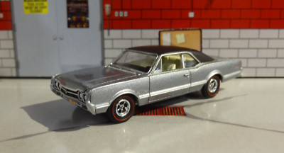 1ST GEN 1964-67 OLDS CUTLASS 442 V8 REDLINES 1/64 SCALE DIECAST DIORAMA MODEL S