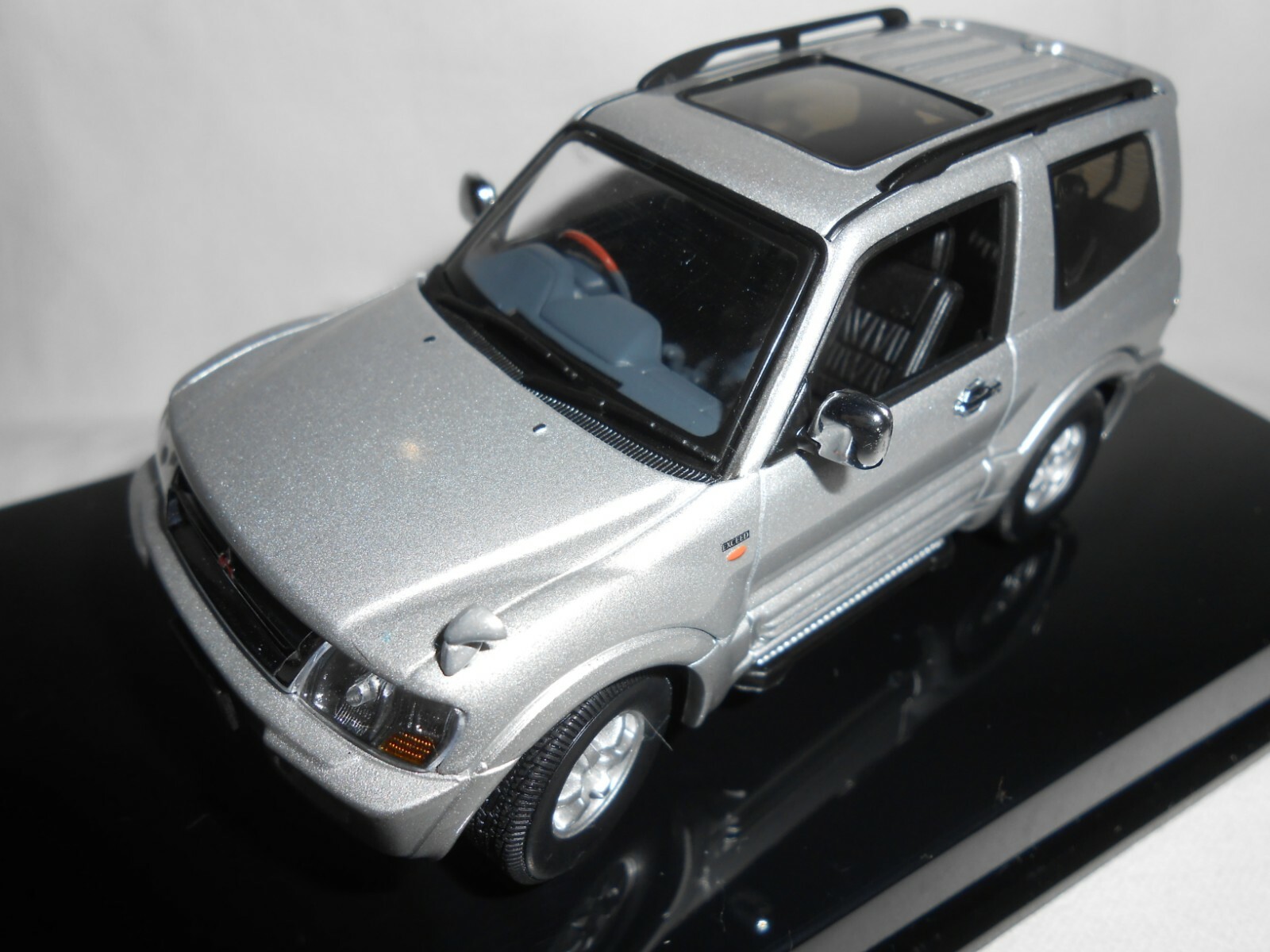 Miniature Mitsubishi Pajero 1999 1/43ème modèle réduit haut de gamme