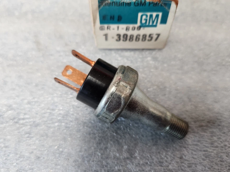 NOS OEM GM 1971 - 1977 Chevrolet Vega Oil Temperature Sender 3986857 - Image 2 of 4