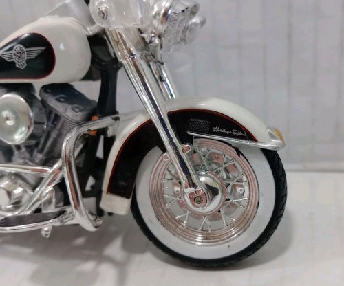 Harley Davidson Motorcycle Heritage Softail w/ Windshield & Saddle Bags - Picture 10 of 12
