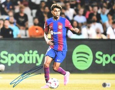 Lamine Yamal Autographed 11x14 FC Barcelona Close Up Photo -Beckett W Hologram