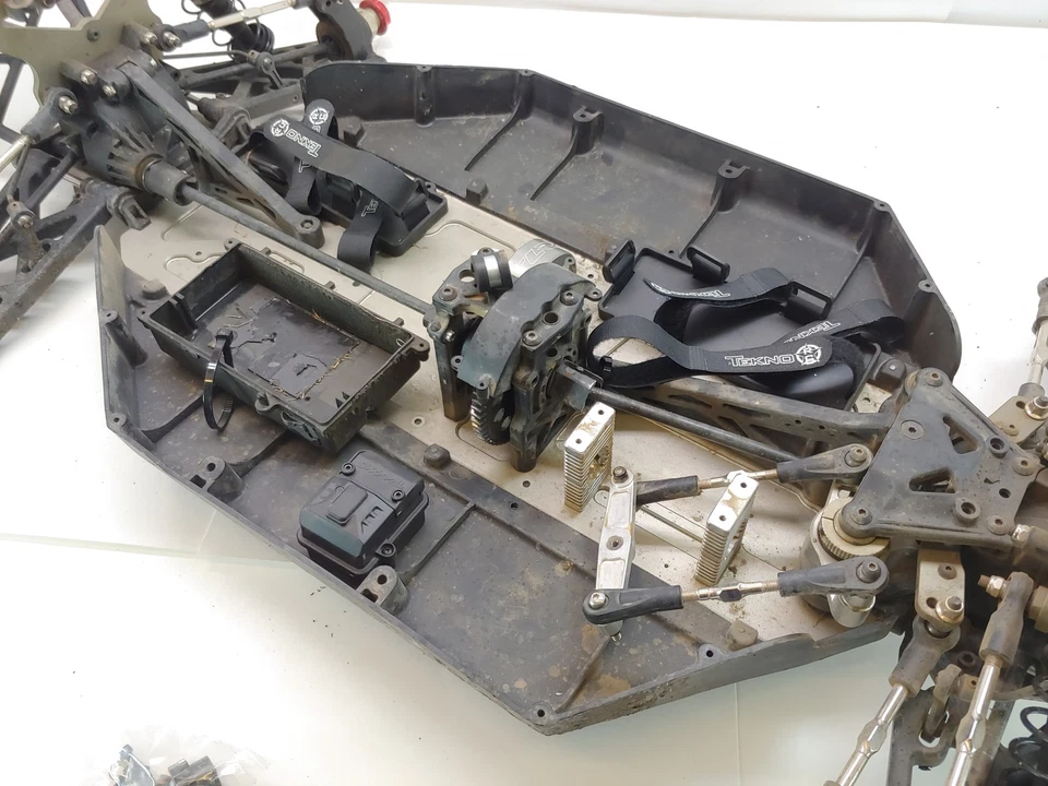 Chasis deslizante Losi 5ive-T 2.0 1/5 4x4 Desert Truck ELÉCTRICO CONVERTIDO Foto 2 de 4