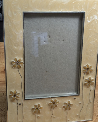 Elsa inc 3x5 picture frame cream enamel floral daisy like flowers free standing
