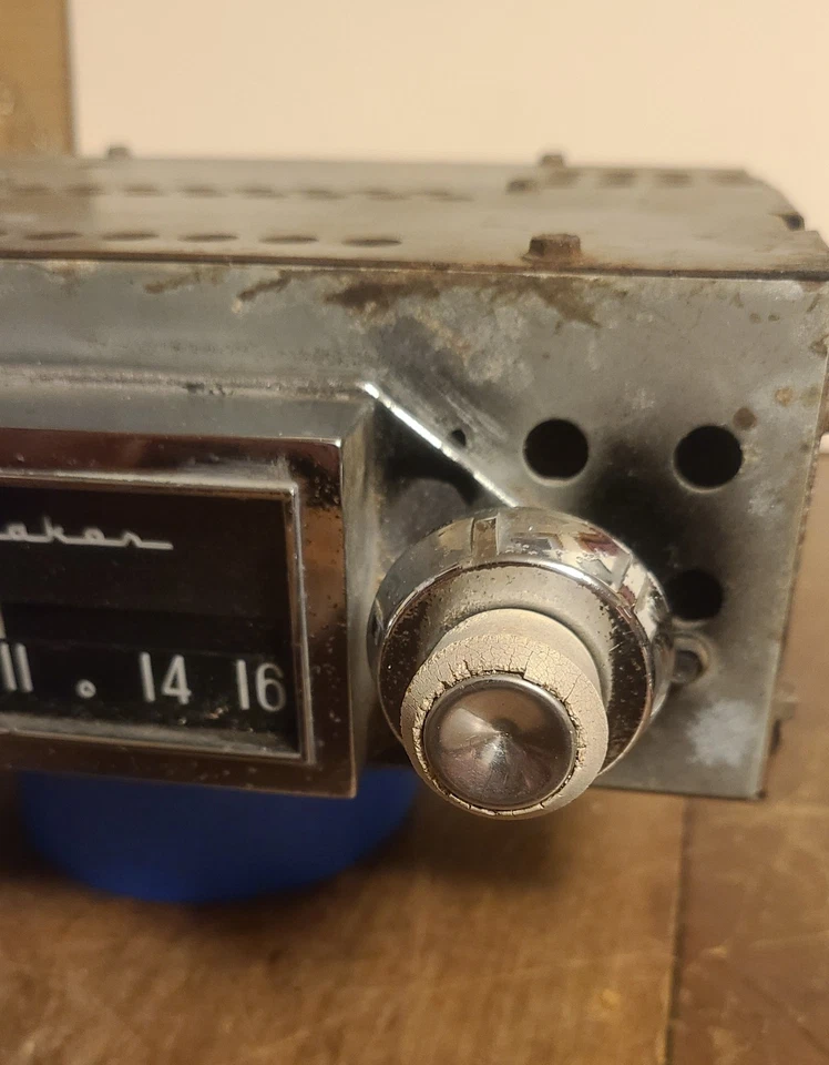 1958 Studebaker AM Radio Champion Commander AC-2905 w knobs - Image 3 of 4