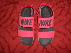 nike women's sandals tanjun